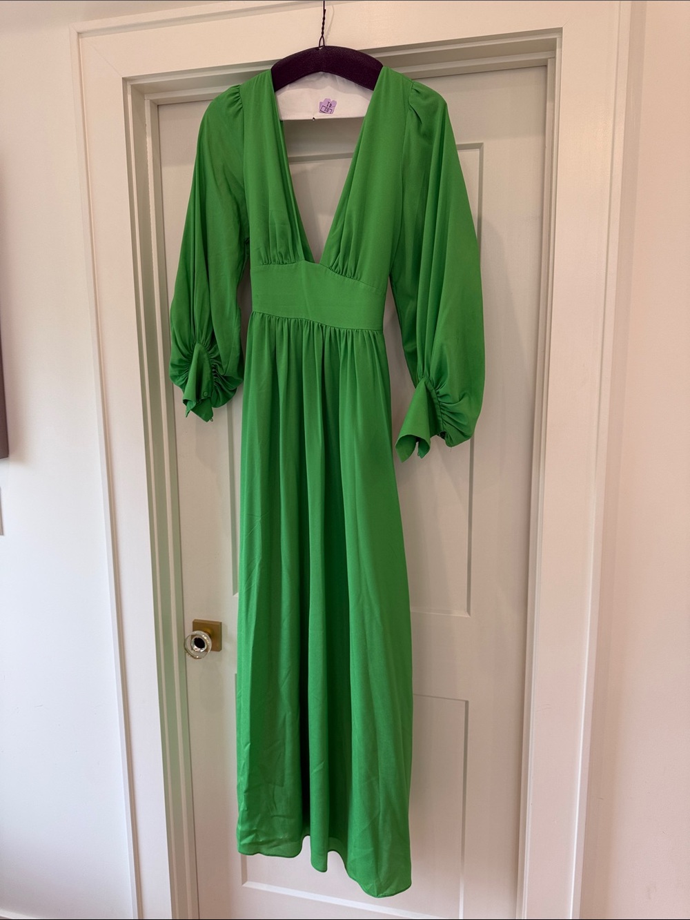 Deep V-Neck Green Maxi Dress with Balloon Sleeves